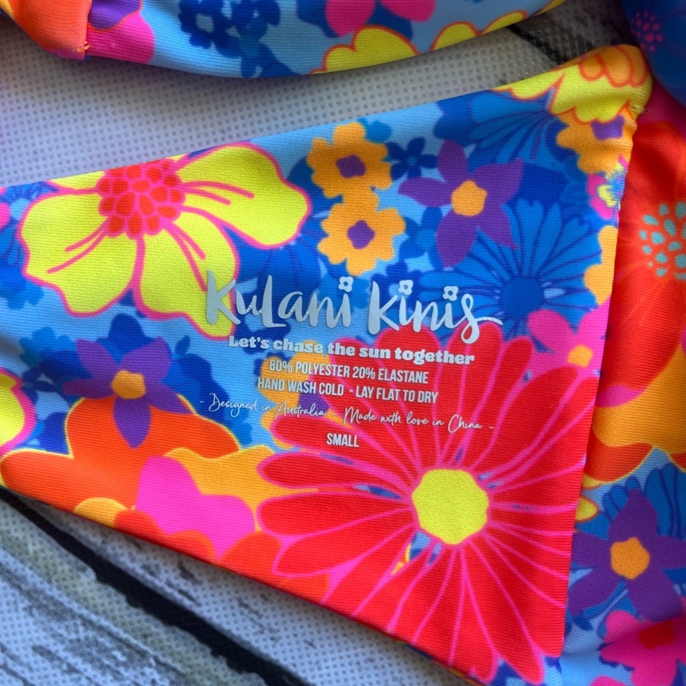 Kulani Kinis Blue Pink Yellow Floral Bikini Top SMALL - Picture 4 of 9